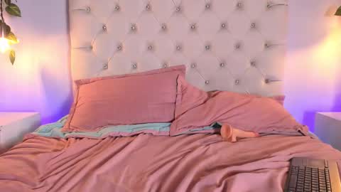 Snapshot of isabella_flowerss chatting on October 2025 09:04:01 PM online show from October 2025 09:04:01 PM