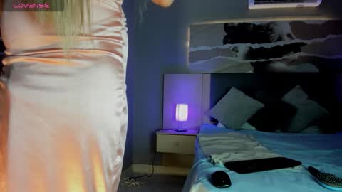 Snapshot of isabella_glam chatting on October 2025 08:17:01 PM Isabella online show from October 2025 08:17:01 PM