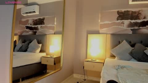 Snapshot of isabella_glam chatting on October 2025 09:47:02 PM Isabella online show from October 2025 09:47:02 PM