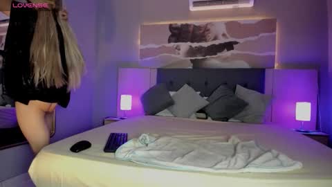 Snapshot of isabella_glam chatting on November 2025 07:05:02 PM Isabella online show from November 2025 07:05:02 PM