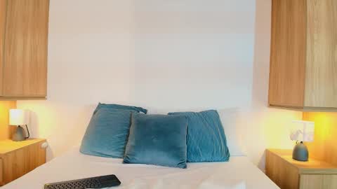 Isabella  online show from October 2025 01:46:02 PM