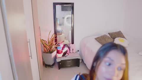 isabella online show from October 2025 04:51:02 AM