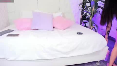 Isa  online show from October 2025 04:22:02 AM