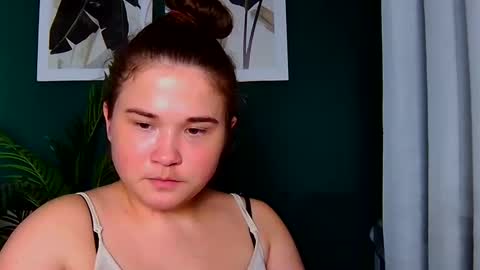 Isabell online show from October 2025 03:00:02 PM