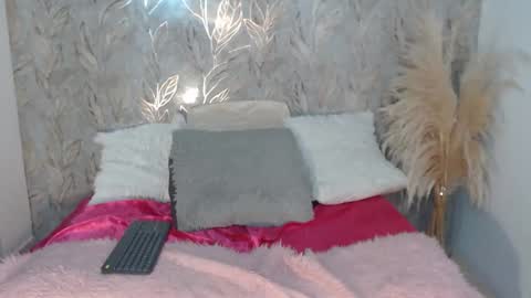 isabellj28 online show from October 2025 06:15:01 AM