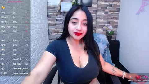 Snapshot of isabelsaenzxx chatting on October 2025 12:58:01 PM Hi there im Isabelsaenzxx online show from October 2025 12:58:01 PM