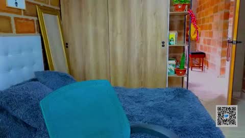 Isabela Paz online show from October 2025 01:52:02 PM