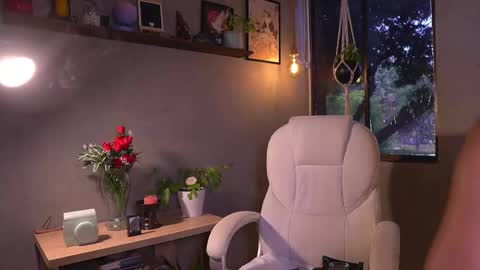 Isa Isabella online show from September 2025 12:49:02 PM
