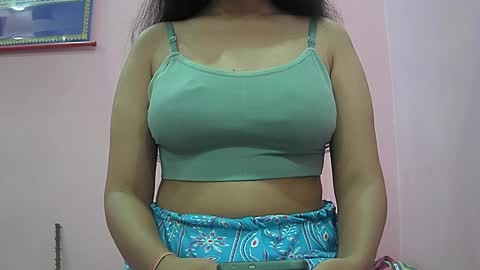 ishika_singh_ online show from October 2025 04:39:01 PM