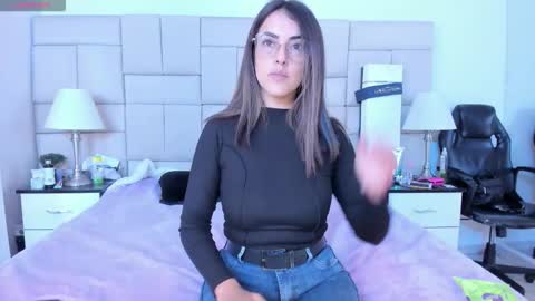 Snapshot of isis_loveyes_ chatting on October 2025 11:47:01 PM Pauli online show from October 2025 11:47:01 PM