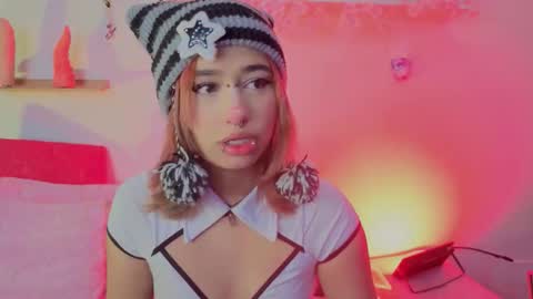 Snapshot of isisjones18 chatting on October 2025 09:21:02 AM Isisjones18 online show from October 2025 09:21:02 AM