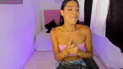 Snapshot of issa_kitty chatting on October 2025 05:32:01 PM issa_kitty online show from October 2025 05:32:01 PM