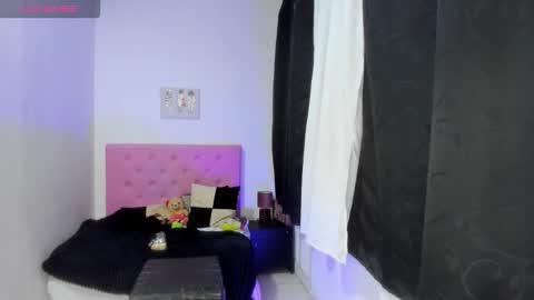 Snapshot of issa_kitty chatting on October 2025 11:12:02 PM issa_kitty online show from October 2025 11:12:02 PM