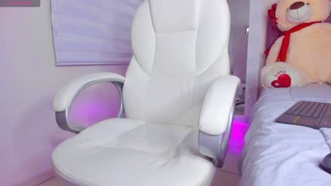 Snapshot of issabellarodriguez chatting on January 2025 10:55:01 AM Isa online show from January 2025 10:55:01 AM