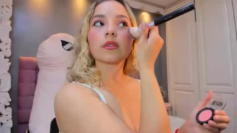 issadorajames online show from October 2025 09:17:02 PM