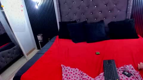 issis_smith online show from September 2025 08:32:01 PM