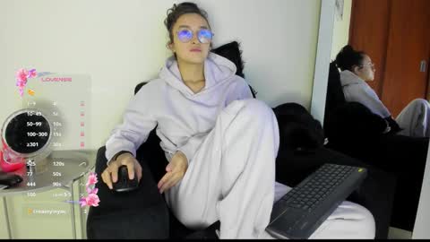 Snapshot of its__angelica_ chatting on October 2025 12:31:01 AM Angelica online show from October 2025 12:31:01 AM