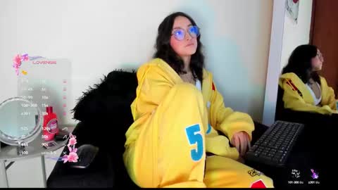 Snapshot of its__angelica_ chatting on October 2025 08:20:01 PM Angelica online show from October 2025 08:20:01 PM