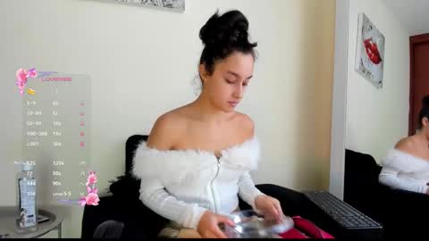 Snapshot of its__angelica_ chatting on October 2025 07:05:02 PM Angelica online show from October 2025 07:05:02 PM