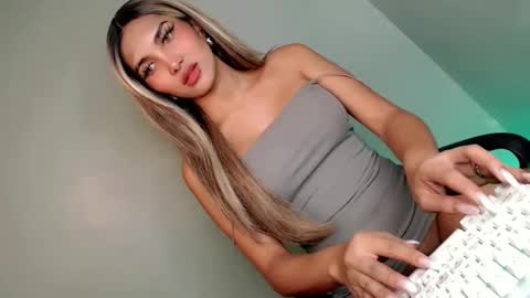 Bella online show from December 2024 08:13:01 AM