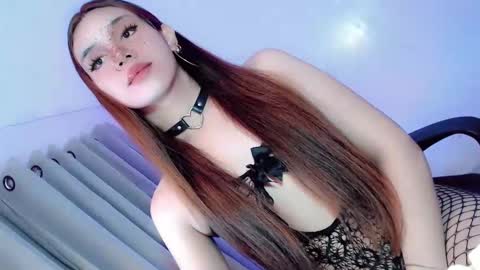 Snapshot of its_me_ezzie chatting on October 2025 01:59:01 AM EZZIE online show from October 2025 01:59:01 AM