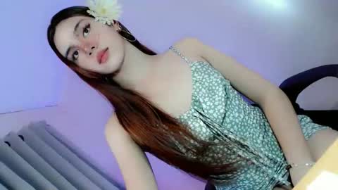 Snapshot of its_me_ezzie chatting on October 2025 02:41:01 AM EZZIE online show from October 2025 02:41:01 AM