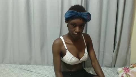 Snapshot of itslaynne chatting on October 2025 09:29:02 AM Laynne online show from October 2025 09:29:02 AM