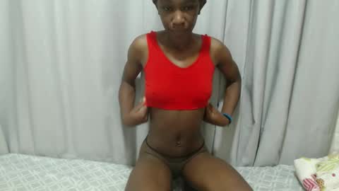 Snapshot of itslaynne chatting on November 2025 04:37:01 AM Laynne online show from November 2025 04:37:01 AM