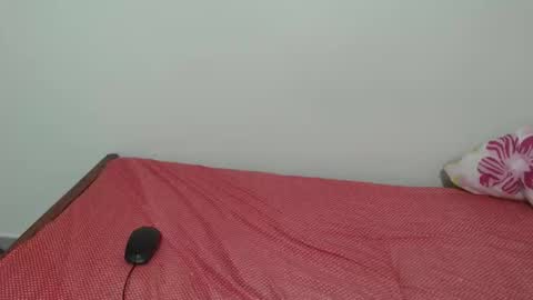 Snapshot of itslaynne chatting on November 2025 09:53:02 AM Laynne online show from November 2025 09:53:02 AM