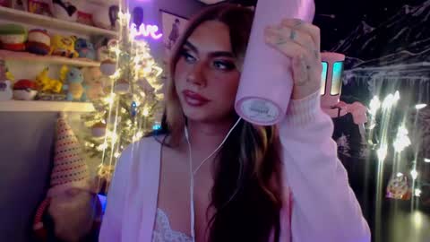 Snapshot of itsnickibabyy chatting on December 2024 11:21:01 PM Nicki Foxx online show from December 2024 11:21:01 PM