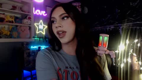 Snapshot of itsnickibabyy chatting on January 2025 12:31:01 AM Nicki Foxx online show from January 2025 12:31:01 AM