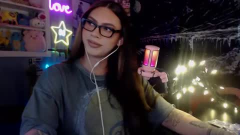 Snapshot of itsnickibabyy chatting on January 2025 06:33:02 PM Nicki Foxx online show from January 2025 06:33:02 PM