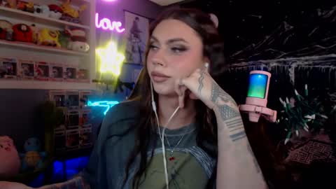 Snapshot of itsnickibabyy chatting on February 2025 12:37:01 AM Nicki Foxx online show from February 2025 12:37:01 AM