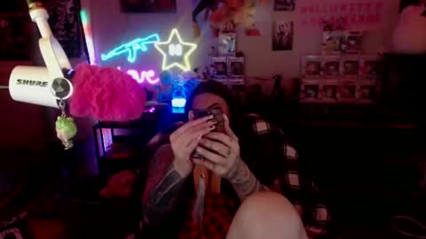 Snapshot of itsnickibabyy chatting on October 2025 04:20:01 AM Nicki Foxx online show from October 2025 04:20:01 AM