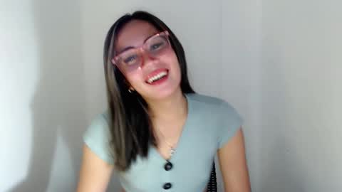 Snapshot of itsurgil_kloeh chatting on November 2025 08:19:01 PM itsurgil_kloeh online show from November 2025 08:19:01 PM