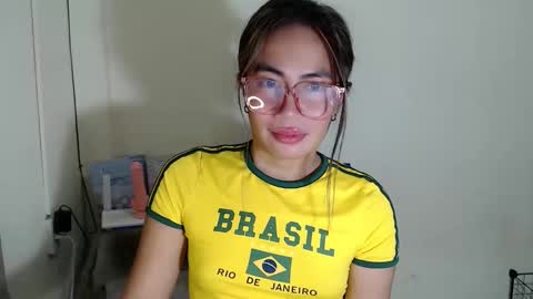 Snapshot of itsurgil_kloeh chatting on December 2025 06:01:02 PM itsurgil_kloeh online show from December 2025 06:01:02 PM