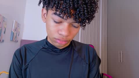 Ivon online show from October 2025 12:18:02 PM