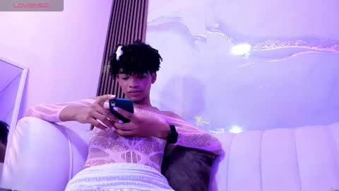 Ivon online show from November 2025 04:40:01 PM