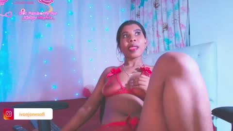 Snapshot of ivonjoness chatting on November 2025 02:34:01 AM Ivon Miss Jones online show from November 2025 02:34:01 AM