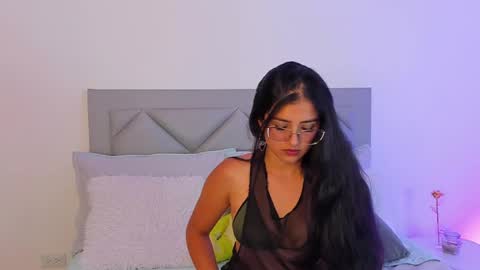 Ivonne Lennox online show from September 2025 07:52:01 PM
