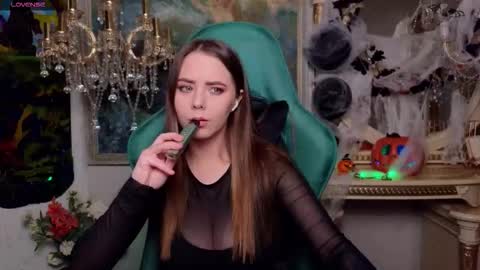 Snapshot of ivorywood_ chatting on November 2025 05:04:02 PM ivorywood_ online show from November 2025 05:04:02 PM