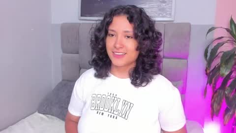 Ivy and Molly online show from September 2025 08:01:02 PM