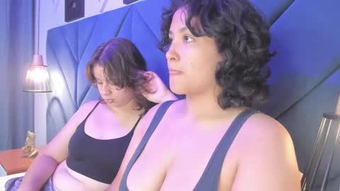 Ivy and Molly online show from November 2025 08:22:02 PM