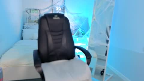 IVY - Follow me 3 online show from October 2025 11:31:02 AM