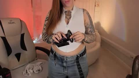 IVY - Follow me 3 online show from October 2025 08:33:02 AM