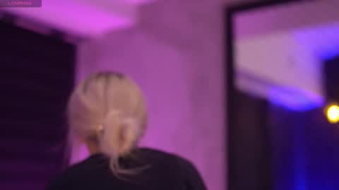 IvyRowa online show from October 2025 05:47:01 PM