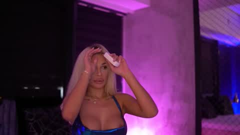 IvyRowa online show from November 2025 06:30:01 PM