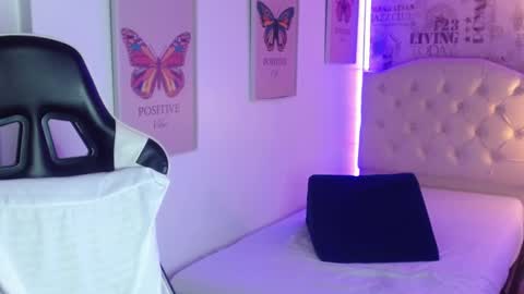 Snapshot of ivyy_crystal chatting on February 2025 11:42:01 PM Ivy online show from February 2025 11:42:01 PM