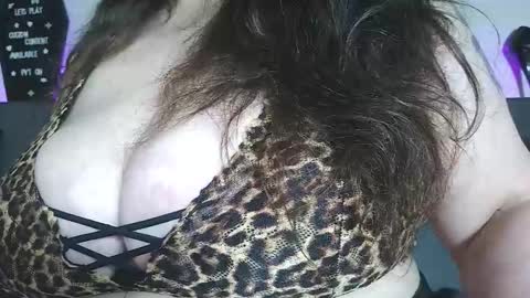 Gwen LaCourt online show from November 2025 12:20:01 PM