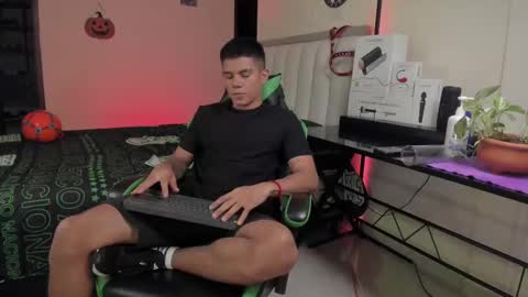 Snapshot of jack_castell chatting on September 2025 11:26:01 AM JACK CASTELL online show from September 2025 11:26:01 AM